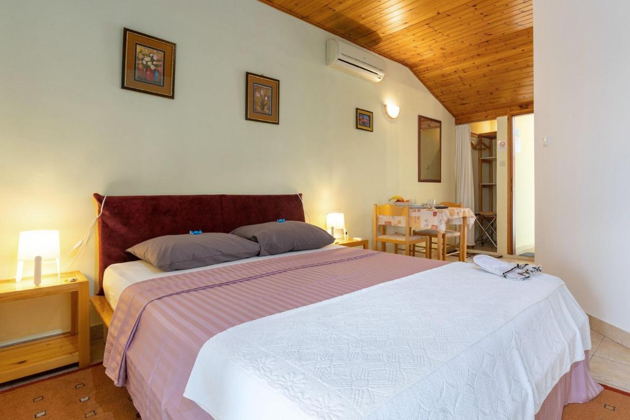 Apartments Pilicari (Adults Only) ロヴィニ エクステリア 写真